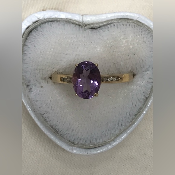 10k Solid Yellow Gold Oval Genuine Amethyst Ring Size 6.5 - Picture 1 of 12